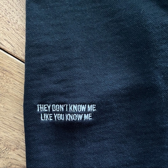 Black Zanerobe crew neck with frayed bottom. XS - Picture 3 of 3